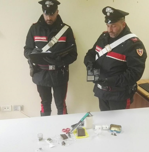 materiale droga carabinieri il corriere della provincia