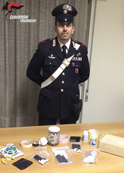 stupefacente droga carabinieri sequestro il corriere della provincia