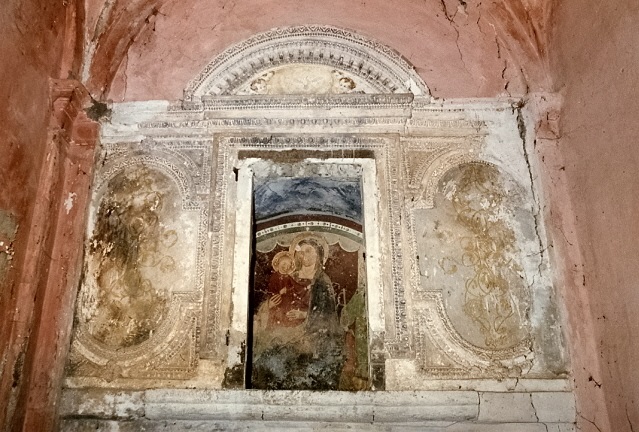 Cappellina della Madonna delle Rose attorniata da Santi Piglio