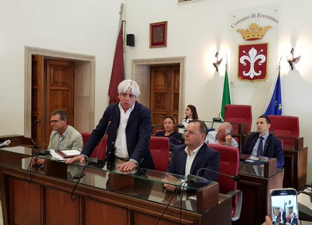 cerimonia sala consiliare ferentino vigile sandro fiorini targa commiato il corriere della provincia