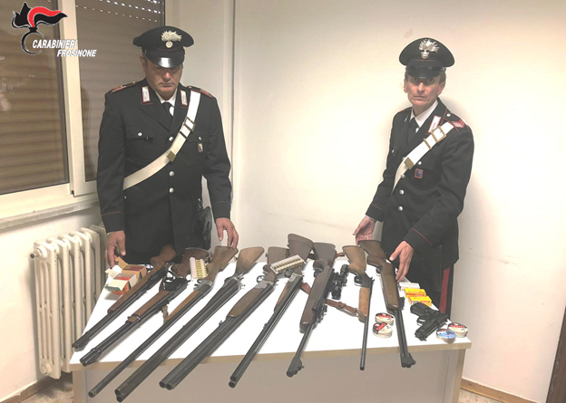 carabinieri armi esperia sequestro minaccia
