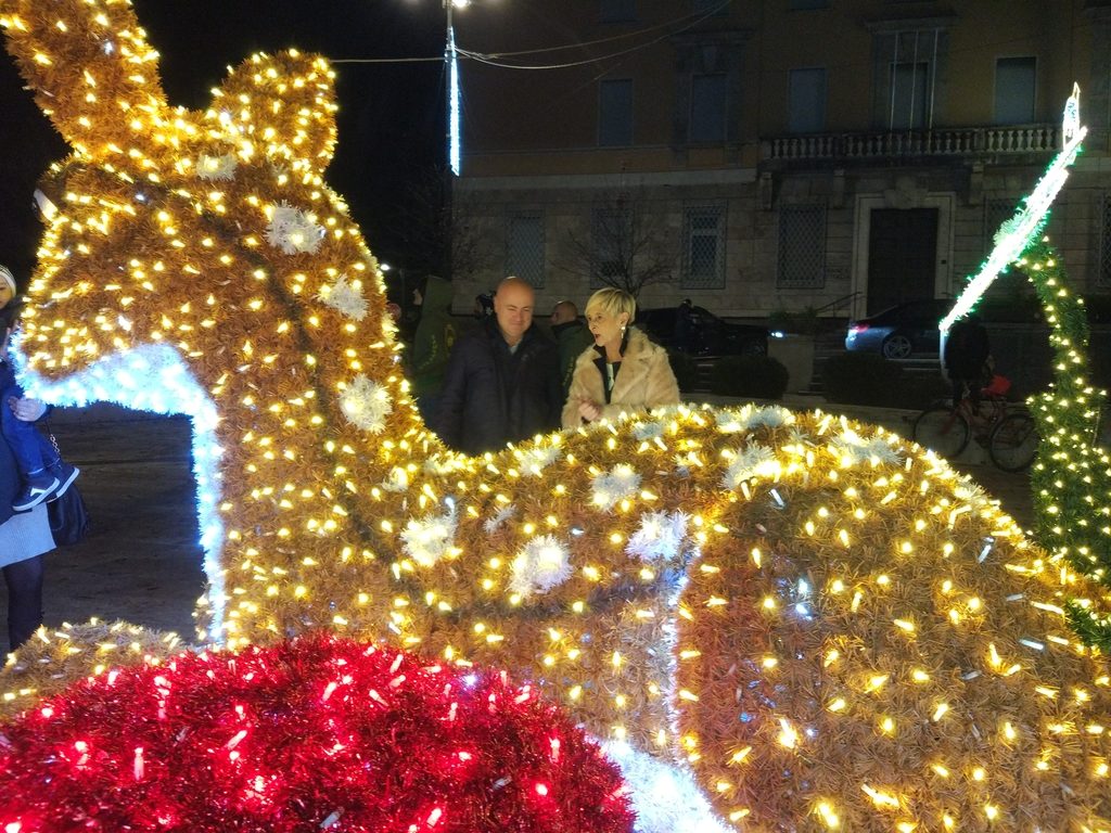 Immagini Natale 1024x768.Frosinone Luminarie Artistiche E Samba Per Aprire Le Feste Natalizie Laprovinciaquotidiano It News H24 E Notizie Di Approfondimento