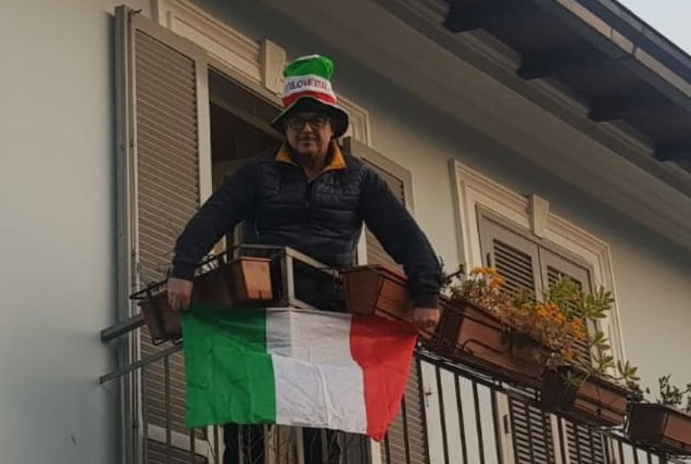 cappello bandiera italiana il corriere della provincia