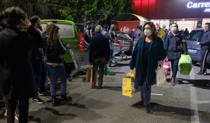 assembramento supermercato il corriere dell provincia