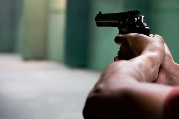 pistola in pugno il corriere della provincia