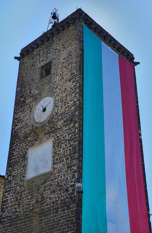 bandiera torre pofi il corriere della provincia