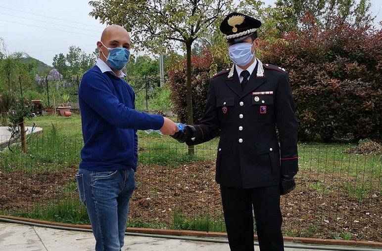 consegna mascherine carabinieri il corriere della provincia