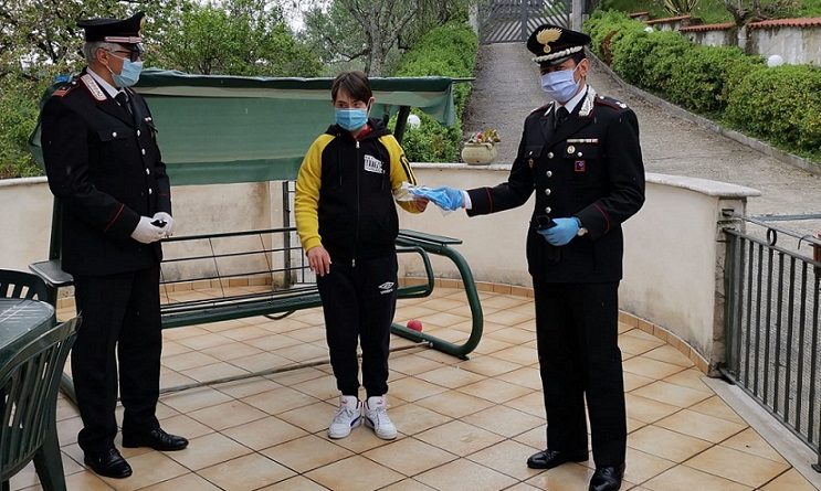 mascherine consegna carabinieri il corriere della provincia