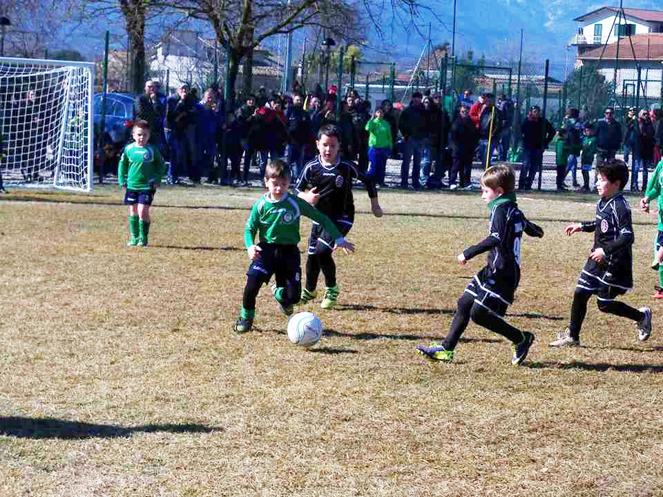 Bambini giocano