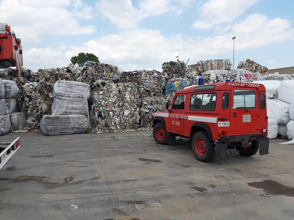 mecoris incendio fabbrica stabilimento rifiuti speciali fumo tossico nube frosinone ciociaria vigili del fuoco nicola ottaviani ordinanza sindaco vincenzo savo