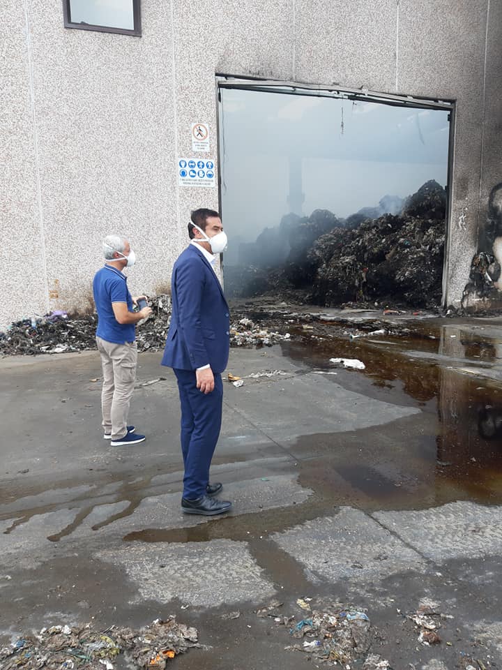 mecoris incendio fabbrica stabilimento rifiuti speciali fumo tossico nube frosinone ciociaria vigili del fuoco nicola ottaviani ordinanza sindaco vincenzo savo