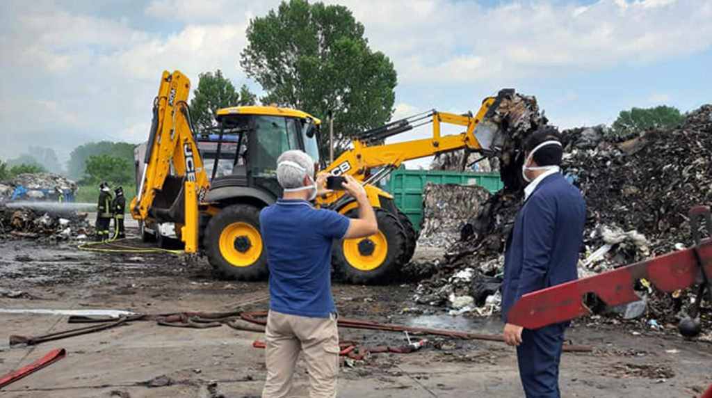 mecoris incendio fabbrica stabilimento rifiuti speciali fumo tossico nube frosinone ciociaria vigili del fuoco nicola ottaviani ordinanza sindaco