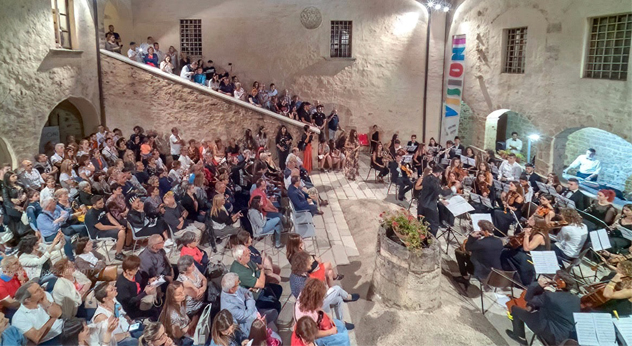 attualità cultura spettacolo eventi estivi Ferentino Frosinone Ciociaria manifestazioni estive grande successo Amministrazione comunale Pro loco Pienone di gente attività commerciali “Vivi la Città. Vivi l’Estate” rassegne programma “Ferentino è” “Città viva” Antonio Pompeo
