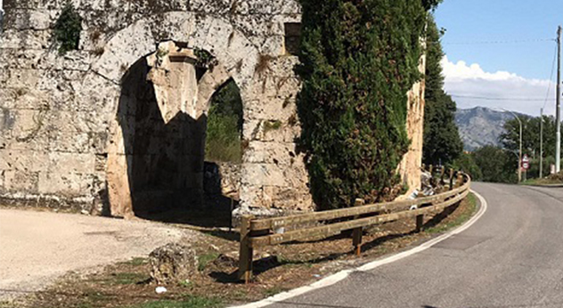 attualità strade sicurezza stradale Frosinone Ciociaria Aquino Provincia di Frosinone viabilità barriere di sicurezza via Latina parco archeologico di Aquino intervento Germano Caperna