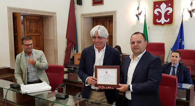 Ferentino, il sindaco Antonio Pompeo congeda il vigile urbano Alessandro Fiorini
