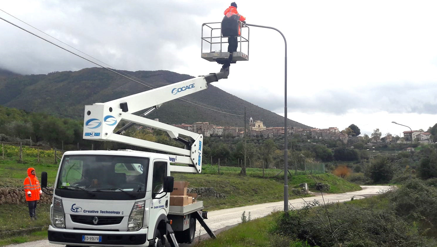 COLLE SAN MAGNO - EFFICIENTAMENTO ENERGETICO attualità lavori pubblici lavori in corso Frosinone Ciociaria Colle San Magno efficientamento energetico pubblica illuminazione punti luce minor impatto ambientale Antonio Di Nota contesto urbano Antonio Di Adamo