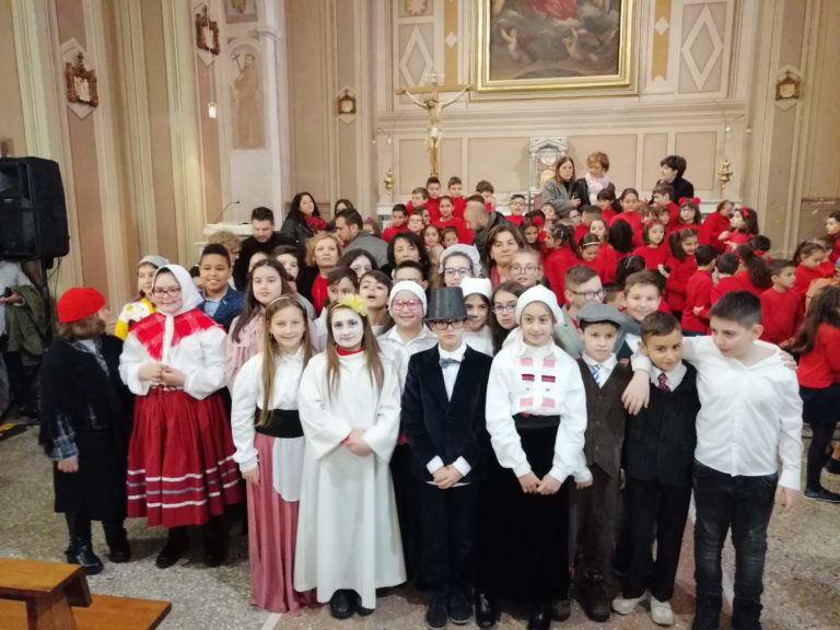 La scuola primaria “Celestino Frasca” di Santa Francesca accende il Natale
