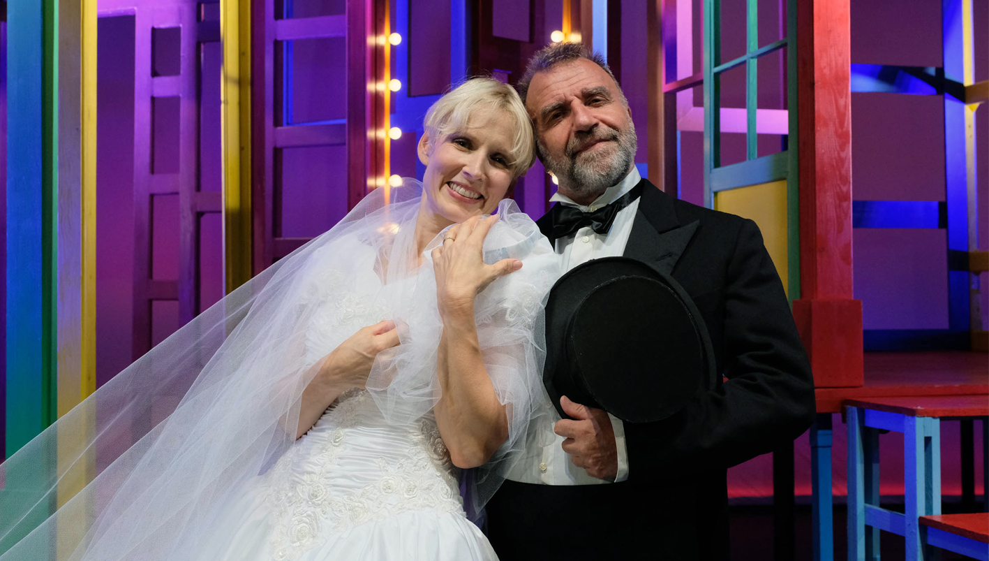 De Laurentiis e Dighero attualità cultura spettacolo evento teatro spettacolo teatrale Frosinone Ciociaria grande successo stagione di prosa autunnale Amministrazione Ottaviani Atcl Banca Popolare del Frusinate appuntamento teatro comunale Nestor “Alle cinque da me” Pierre Chesnot Gaia De Laurentiis Ugo Dighero Stefano Artissunch commedia esilarante biglietti