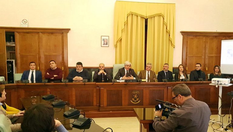 attualità scuola Frosinone Provincia di Frosinone studenti studio progetto conferenza stampa Ciociaria Antonio Pompeo Ufficio Scolastico Provinciale Antonio Monteforte Amministrazione provinciale istituti scolastici del territorio “La Provincia apre le porte alle scuole” Consiglio dei ministri anniversario della Provincia 93esimo anniversario palazzo provinciale