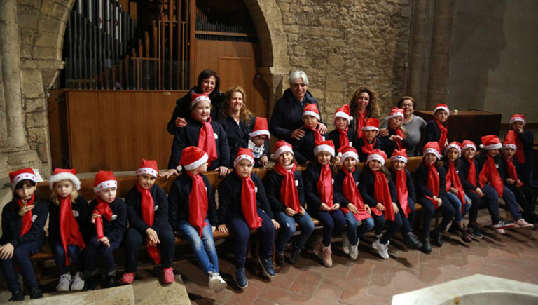 attualità cultura Frosinone Ciociaria Ferentino spettacolo presepe vivente La domenica dei presepi evento “Il Natale delle Meraviglie” appuntamenti Amministrazione comunale Antonio Pompeo Pro Loco calendario degli eventi natalizi associazione commercianti “Le Botteghe sotto i Campanili” alunni I° Comprensivo di Ferentino emozionanti rappresentazioni “Caro Mondo è Natale” scuola dell'infanzia bambini festività natalizie