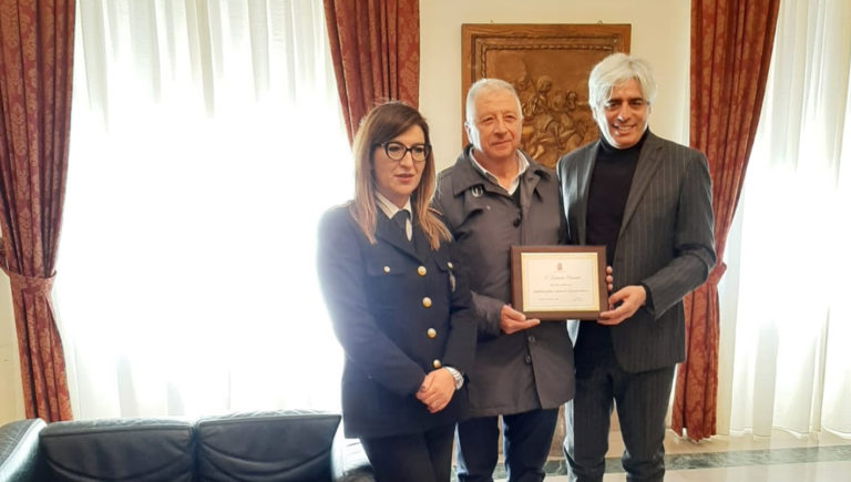 attualità lavoro pensione Ferentino Frosinone Ciociaria targa “vigile buono” Comune di Ferentino Giuliano Onorati vigile urbano 31 anni di servizio Antonio Pompeo esempio di professionalità Polizia Locale