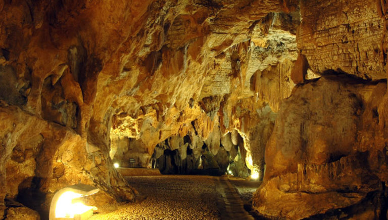 attualità cultura turismo Frosinone Ciociaria Regione Lazio Grotte di Pastena Grotte di Collepardo Pozzo d’Antullo Pastena Collepardo patrimonio naturale del Lazio Parco Naturale Regionale dei Monti Ausoni Lago di Fondi siti speleologici incremento delle presenze affluenza di visitatori