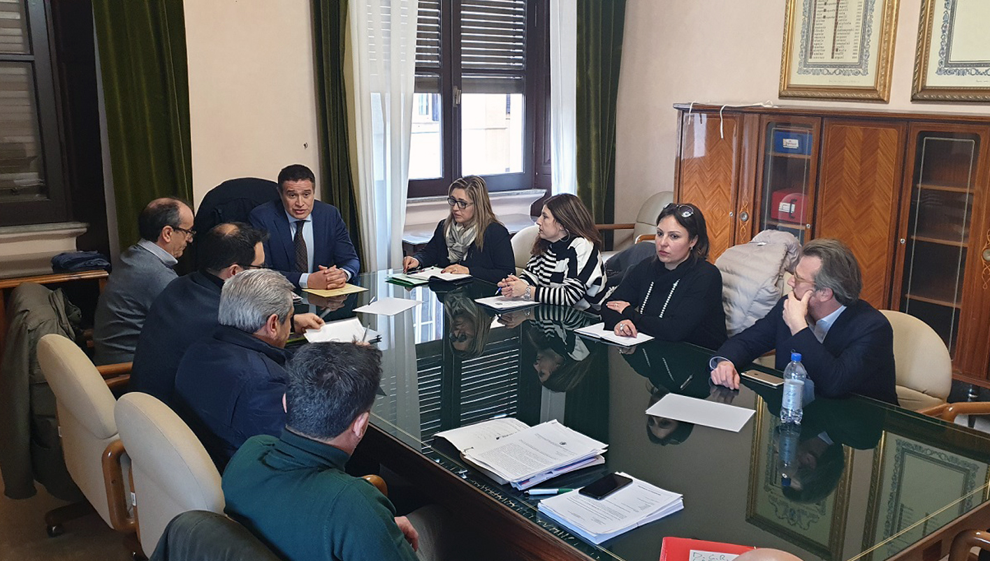 TAVOLO PROVINCIALE AMBIENTE 001 attualità ambiente politica Frosinone Ciociaria Provincia di Frosinone tavolo sull’ambiente proposte Comuni Piano regionale sulla qualità dell’aria Regione Lazio sala Giunta di palazzo Jacobucci Amministrazione provinciale Vincenzo Savo Apef Fabio De Angelis Eugenia Tersigni qualità dell’aria inquinamento ambientale domenica ecologica provinciale “Patto dei sindaci”