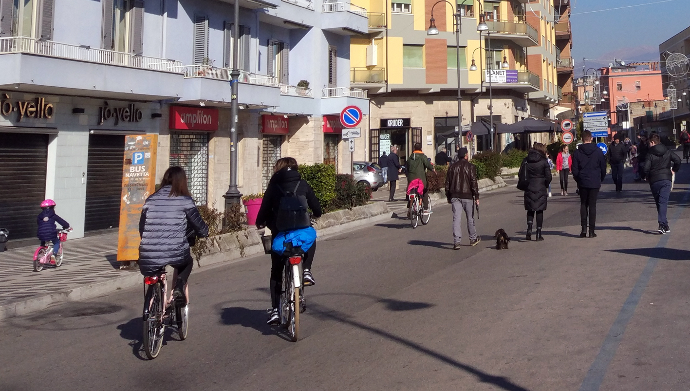 Domenica ecologica - Frosinone - SITO attualità ambiente Frosinone Ciociaria domenica ecologica intercomunale domenica ecologica interventi programmatici limitazione del traffico veicolare inquinamento atmosferico miglioramento della qualità dell’aria anno 2019/2020 Comune di Frosinone Enti municipali le strade interessate Blocco del traffico incidenza delle emissioni in atmosfera Amministrazione Ottaviani isole pedonali centraline Ancler controllo degli impianti termici