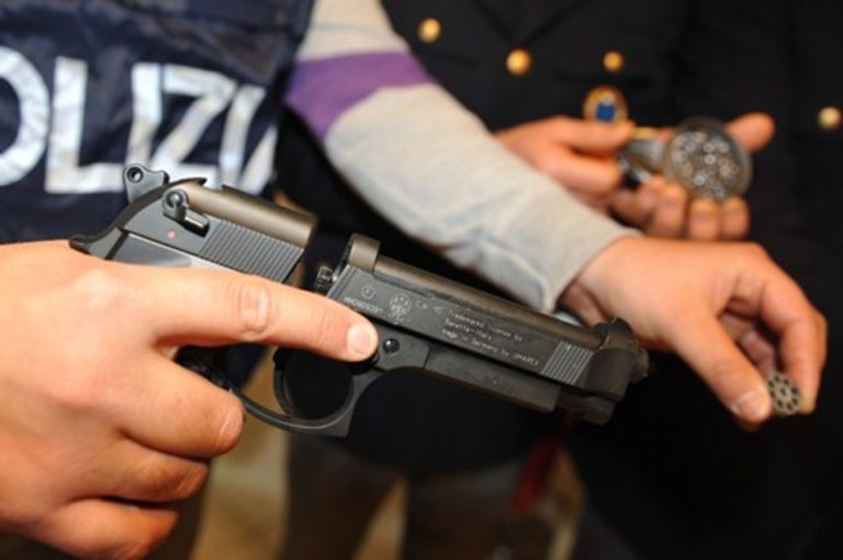 polizia pistola