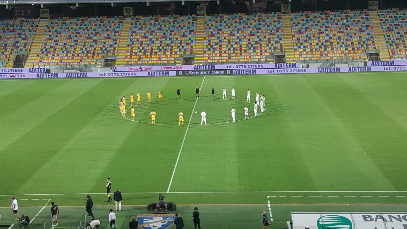 frosinone-cittadella minuto di silenzio