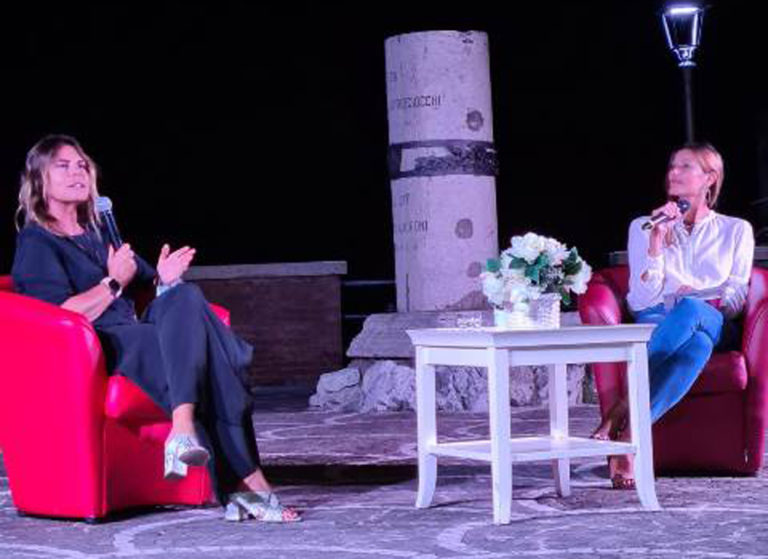 VEROLI – Nel salotto del Belvedere  Paola Perego presenta ‘Dietro le quinte le mie paure’