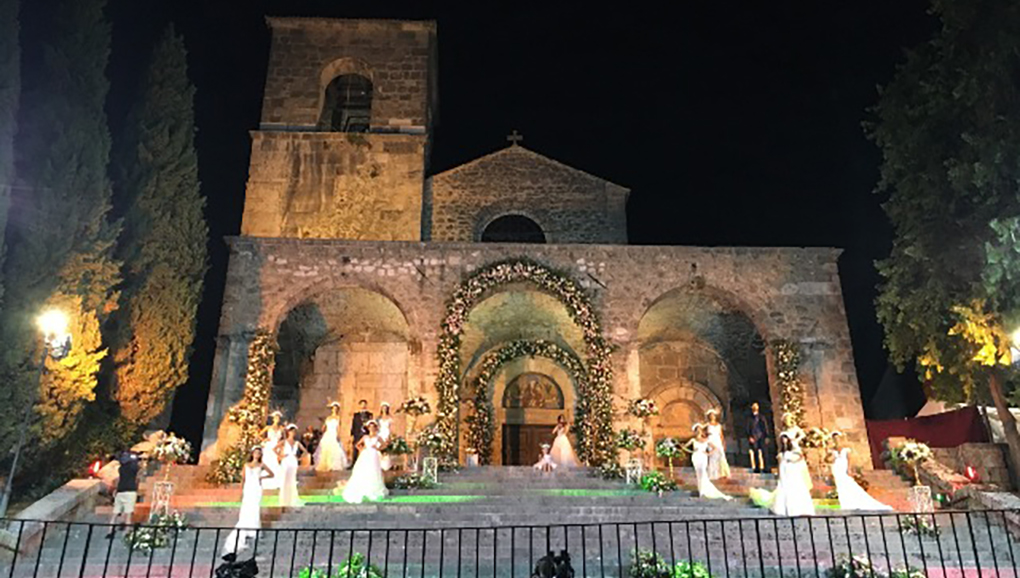 “Spose sotto le stelle” sulla scalinata della Madonna della Libera di Aquino