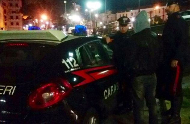 Frosinone – Ladro tenta di nascondersi nel controsoffitto ma viene beccato e arrestato