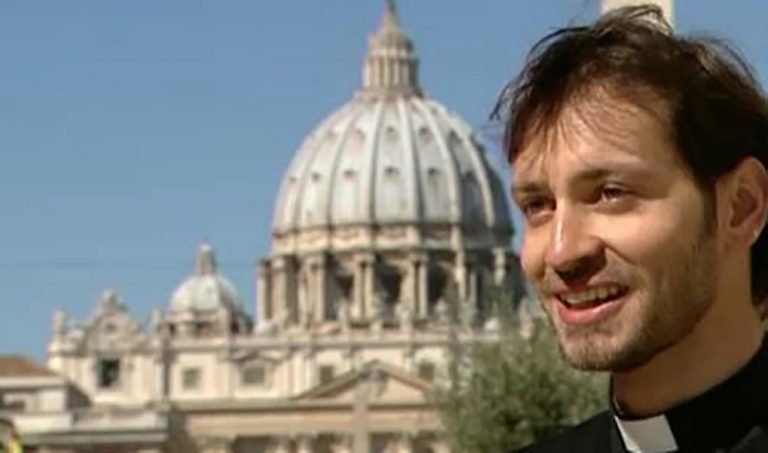 Intervista a don Davide Banzato, giovane sacerdote e padre spirituale di Nuovi Orizzonti