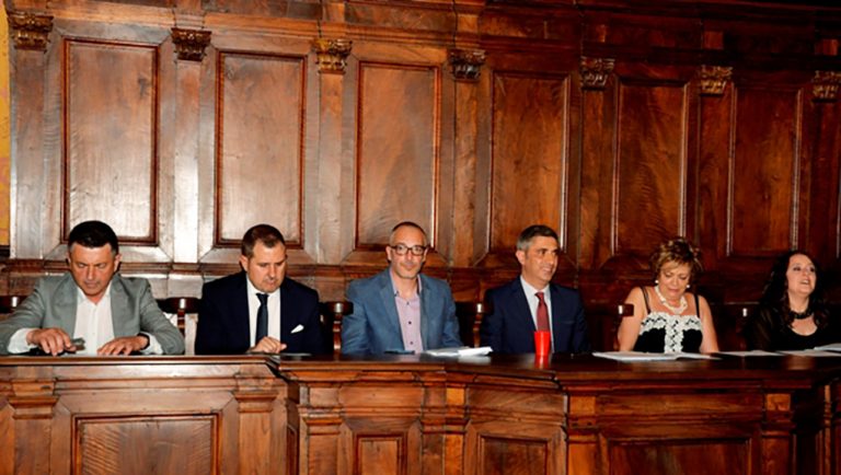 VEROLI LE PAGELLE – Voti spasmolitici in una pandemia politica