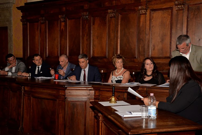L’eccidio settimanale – Non squilla più il telefono del sindaco