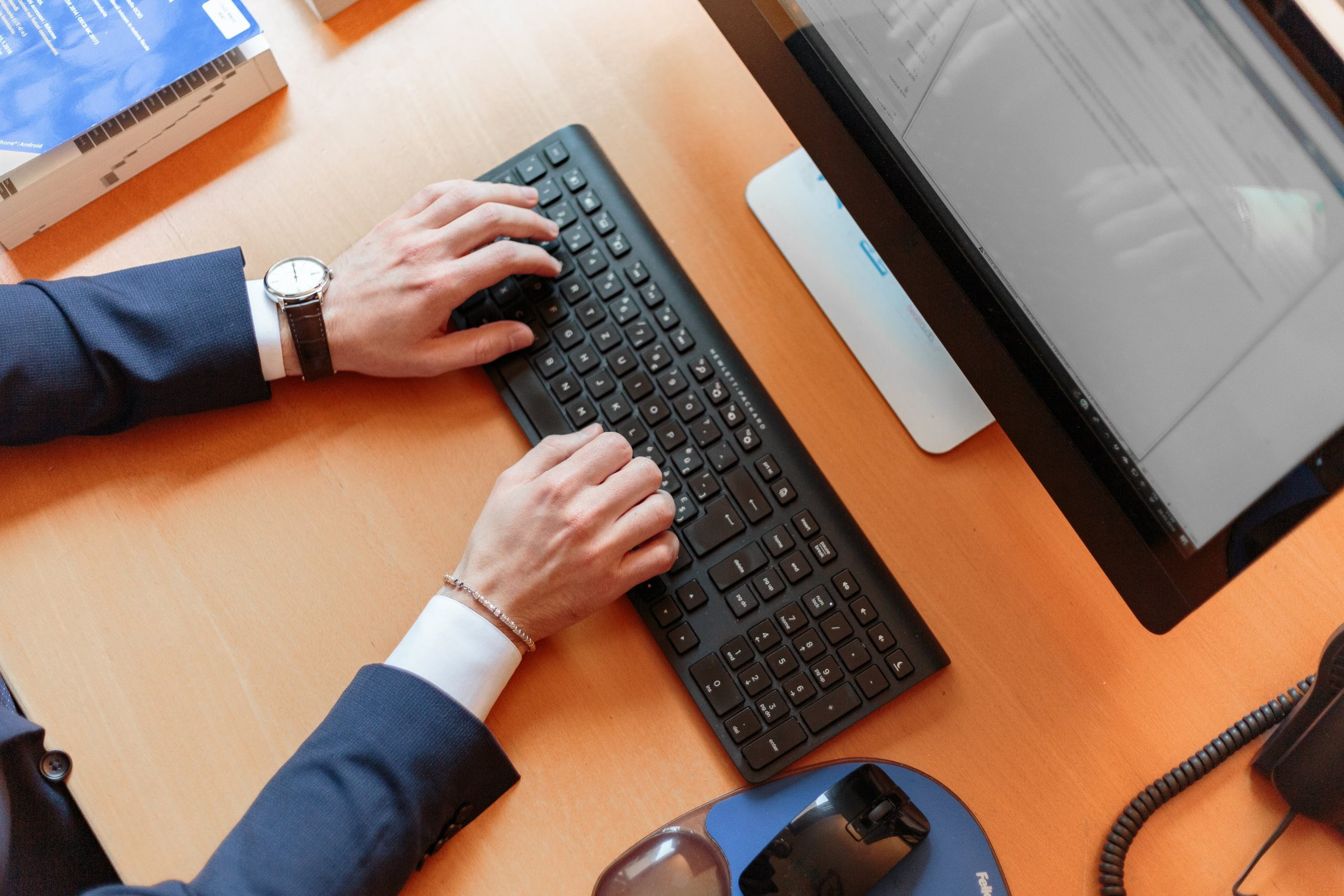 lavoro-ufficio-tastiera lavoro ufficio tastiera