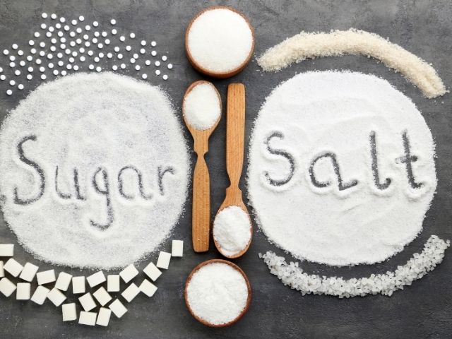 Sale o zucchero: quale dei due fa più male?