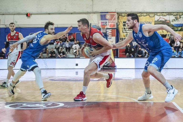 Basket – Fine playoff amaro tra le mura amiche per Cassino