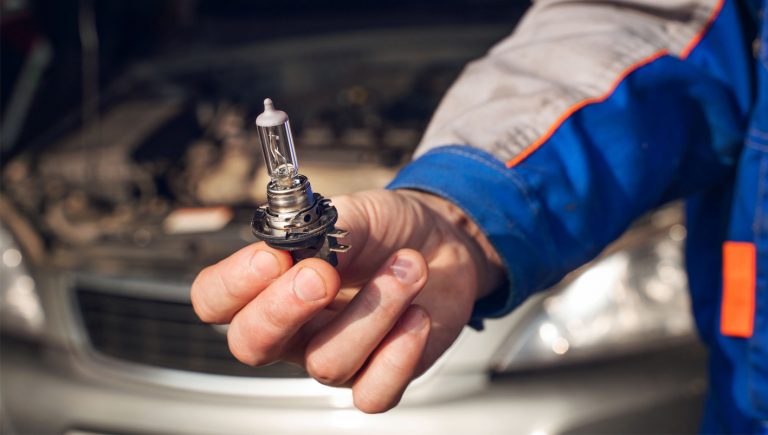 cambio lampadina auto