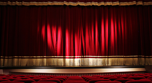 Covid – Zingaretti: 2,2 milioni di euro per sale cinema e teatro