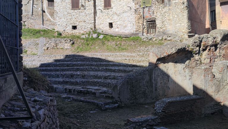 Ferentino – Teatro Romano, iniziati i lavori propedeutici di demolizione
