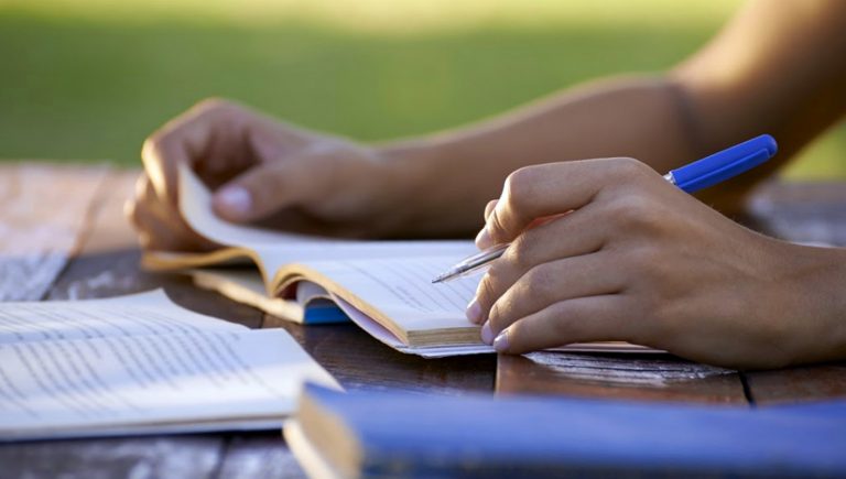 Frosinone, fornitura di libri per le famiglie