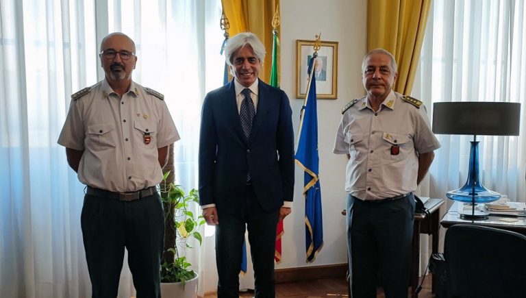 Provincia – Il presidente Pompeo incontra il nuovo comandante della Guardia di Finanza, Cosimo Tripoli e saluta l’uscente Gallozzi