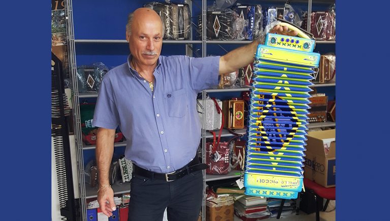 angelo piccoli organetto