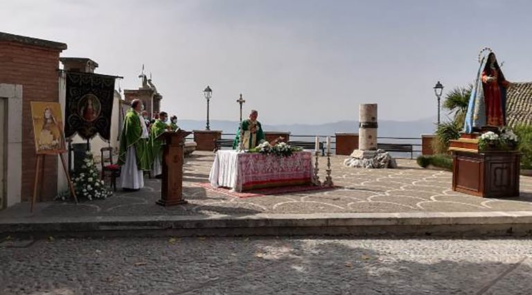 Veroli – Santa Messa concelebrata nella piazza di Santa Maria Salome