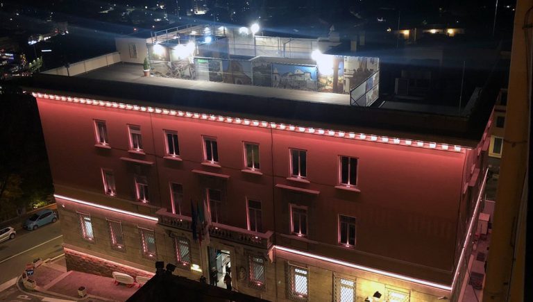 Frosinone – Illuminato il Palazzo comunale. Tutti al lavoro