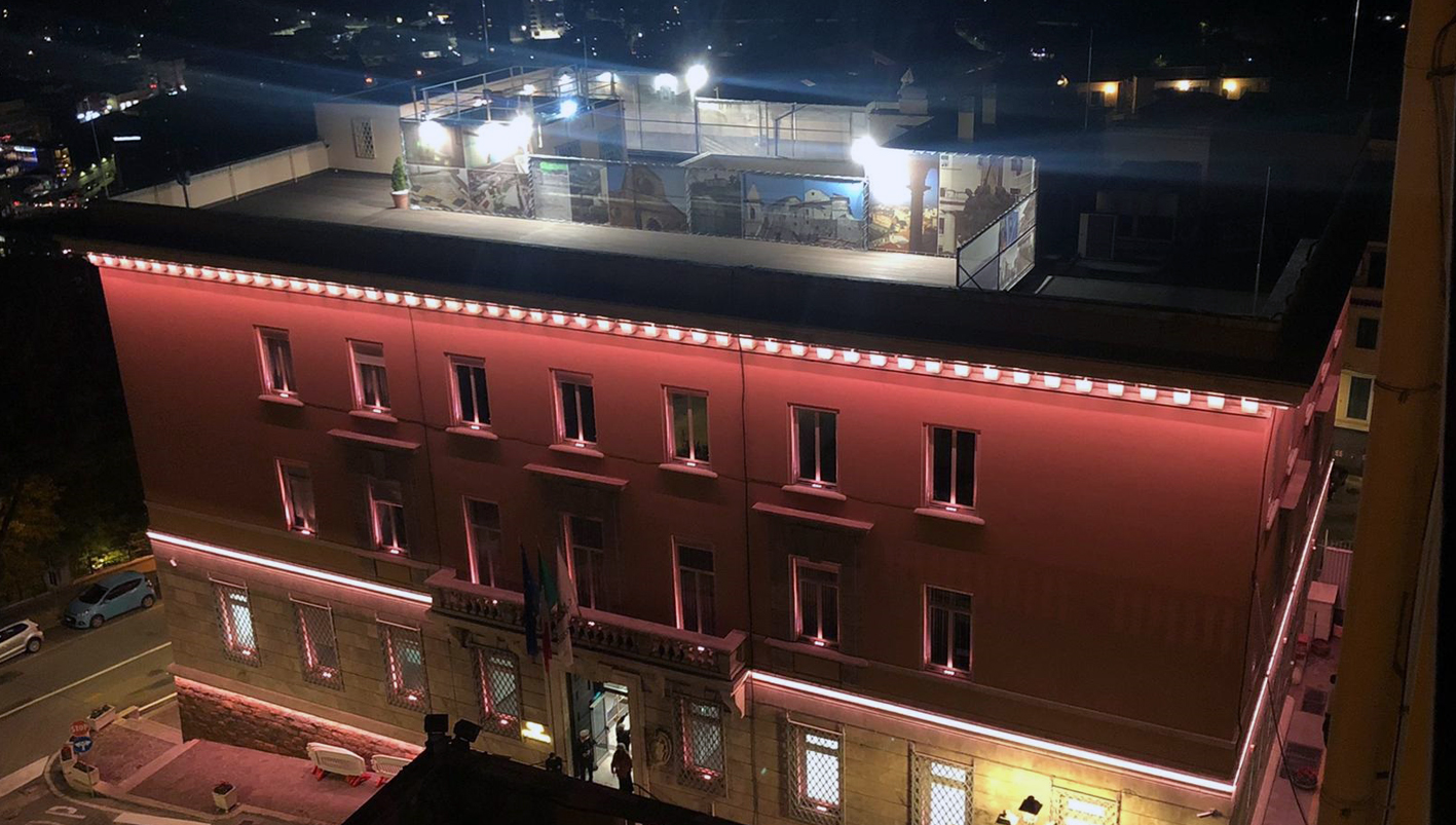 Nuovo Palazzo comunale illuminato - SITO