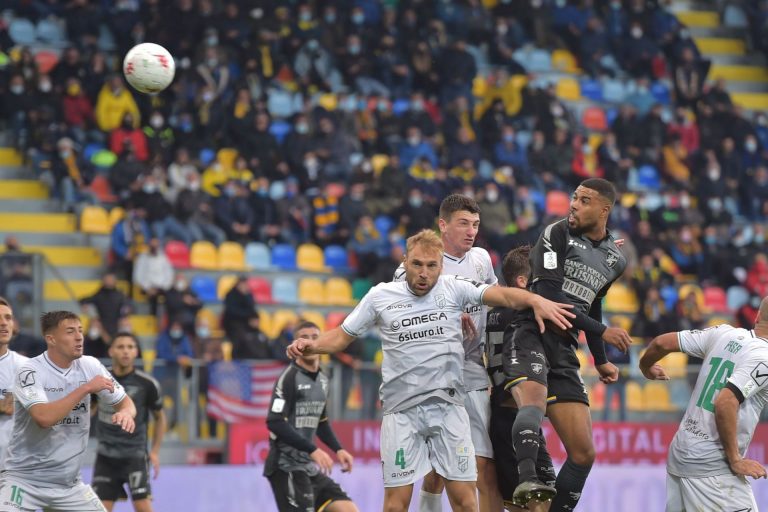 Serie B – Charpentier allo scadere salva il Frosinone: 2-2 con il Pordenone