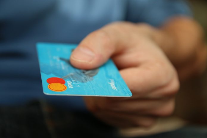 Frosinone – Rubano una carta di credito, la usano in un bar e vengono rintracciati